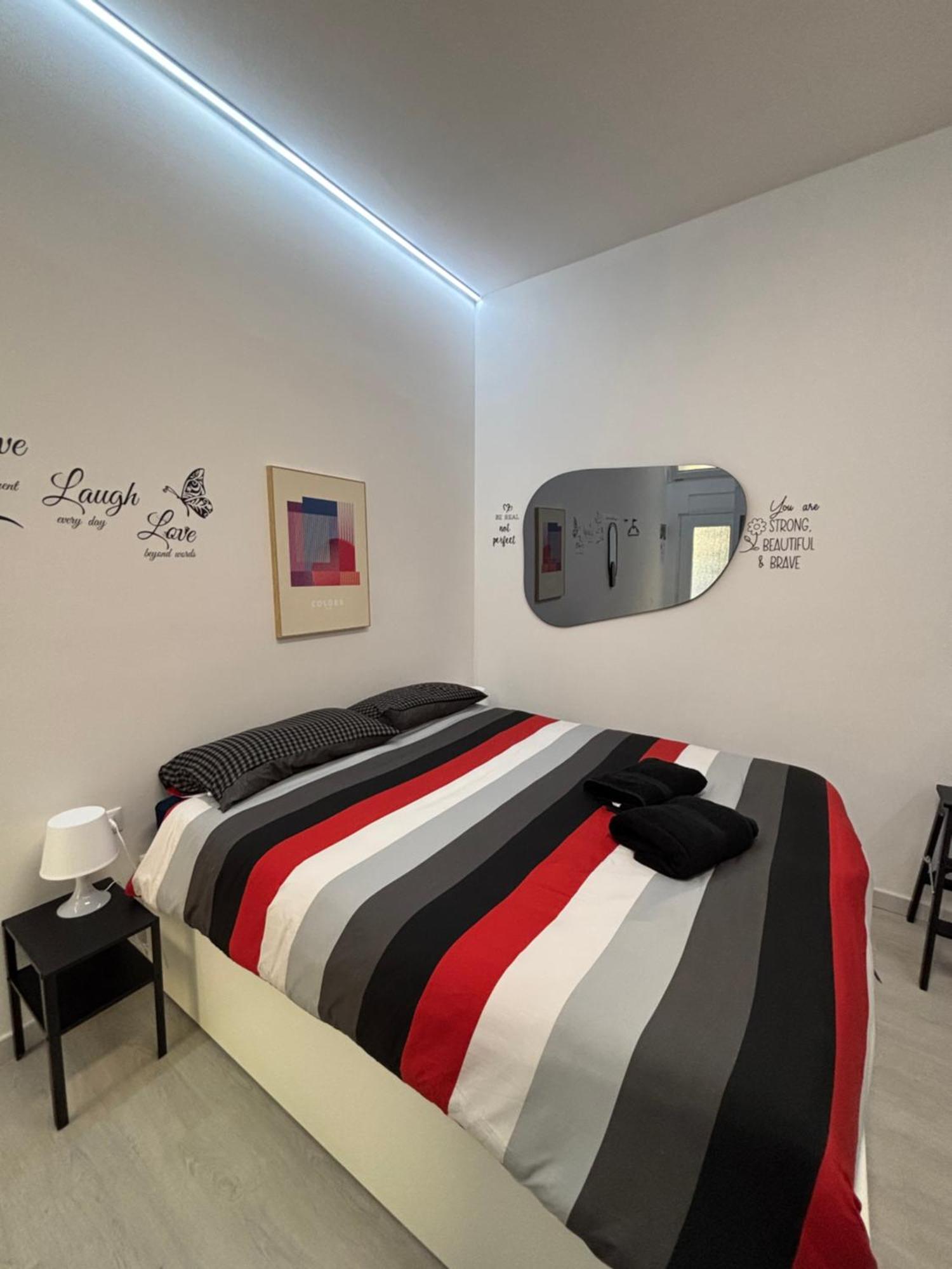 La Vecchia Milano-Les Nubles Vannucci - Il Ballatoio E Il Cortile Buitenkant foto