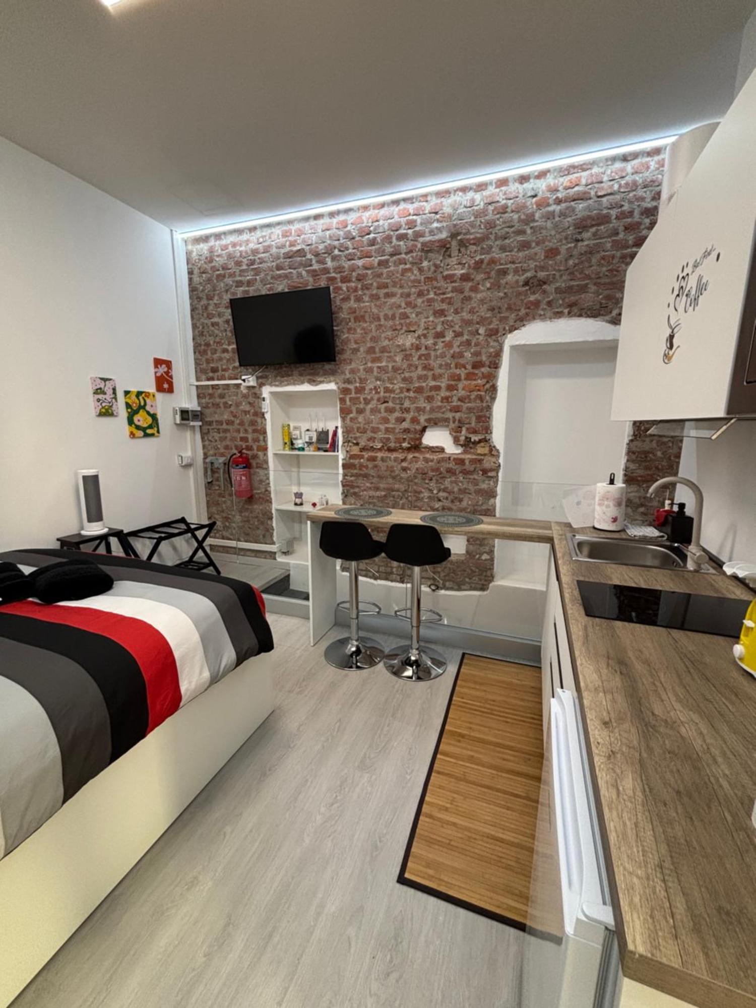 La Vecchia Milano-Les Nubles Vannucci - Il Ballatoio E Il Cortile Buitenkant foto
